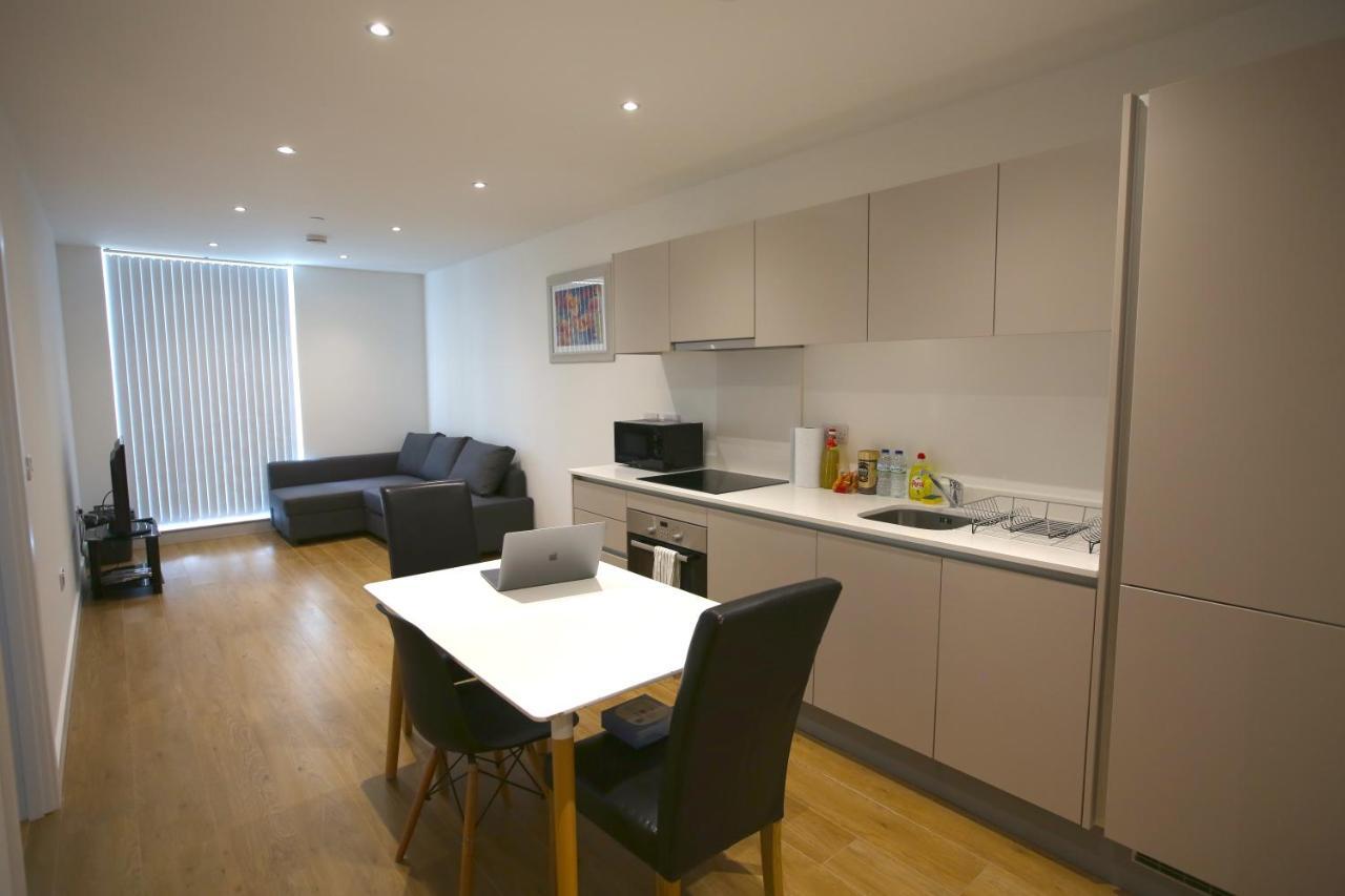 Infinity Apartments Брэкнэлл Экстерьер фото